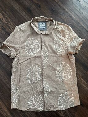 Men’s Beige Short-Sleeve Button-Up Shirt linen blend- Leaf Print